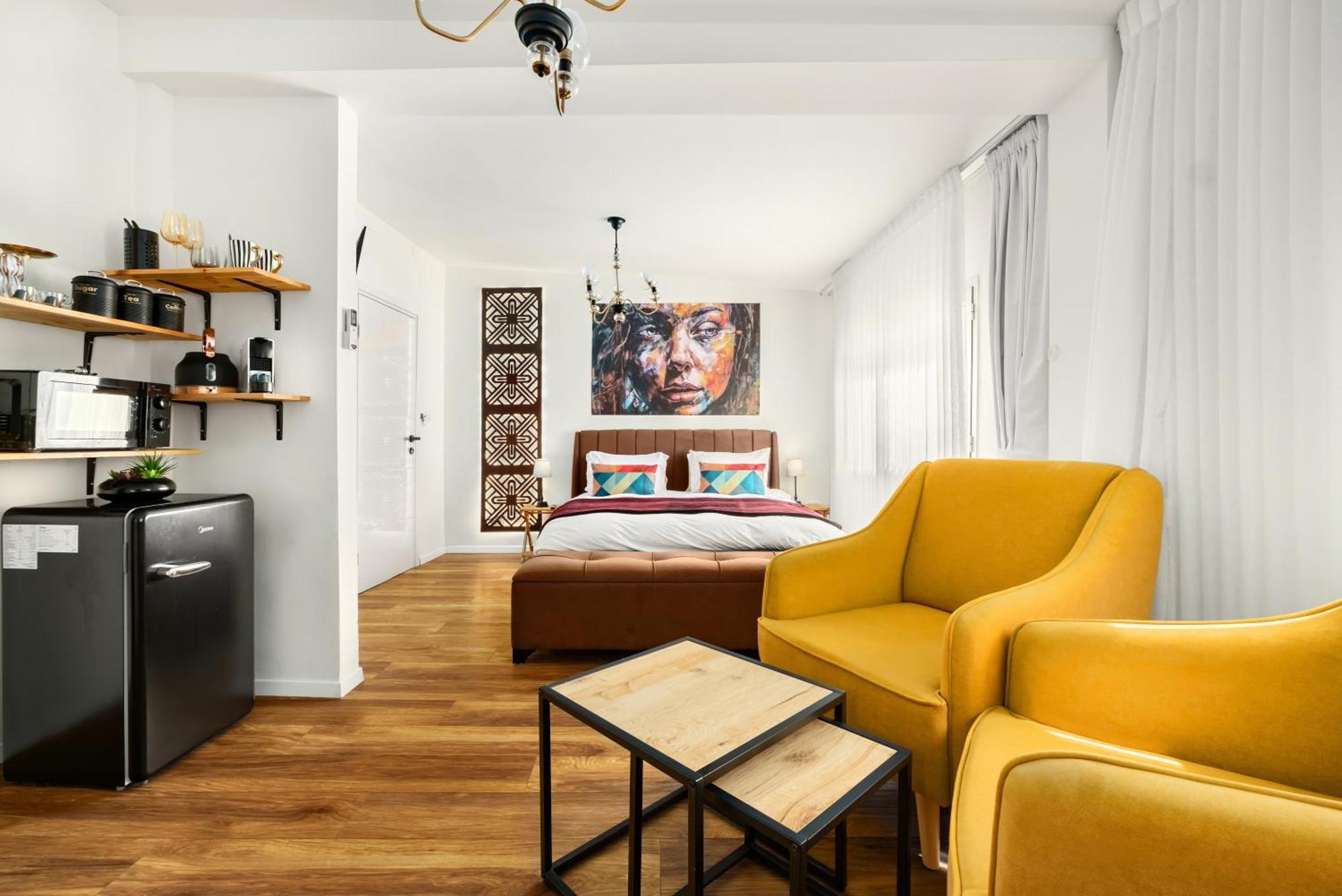 Khách sạn hẻo lánh One Tlv